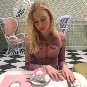 Meet your Posher, Lily